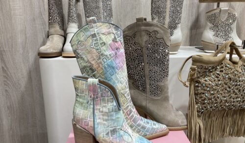 Western Boots und Metallics gehörten zu den Highlights der Micam. (Modelle: Alma en Pena)
