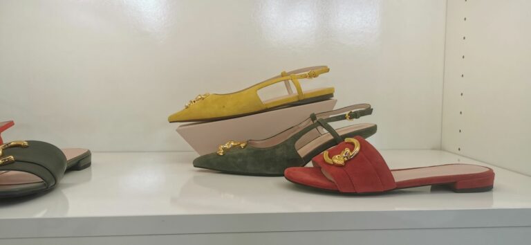 Der Taschenanbieter Coccinelle bietet jetzt auch Schuhe an. (Foto: Redaktion)