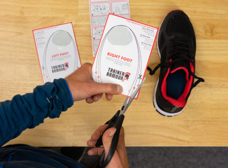 Der Big Toe Hole Preventer kann einfach passend zurechtgeschnitten und in den Schuh eingefügt werden. (Foto: Trainer Armour)