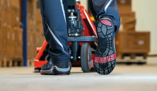 Für Außen- und Zwischensohle mussten Lösungen gefunden werden, um auch als Barfußschuh die Vorgaben zur Zertifizierung zu erfüllen. (Foto: Baak)