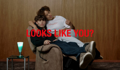 Die Netflix-Kollektion ist ab 28. Oktober bei About You erhältlich. (Foto: About You/Netflix)