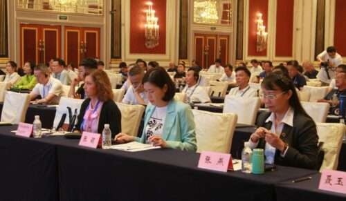 Gianpaola Pedretti (links) hat die Expo Riva beim 15. Leather Goods Industry Forum vertreten. (Foto: Expo Riva)