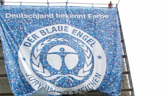 Den Blauen Engel gibt es seit 1978. Die Plakataktion stammt vom 25-jährigen Jubiläum. (Foto: Archiv RAL gGmbH)