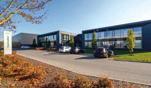 Die Finn Comfort-Zentrale mitsamt Produktion im bayerischen Haßfurt. (Foto: FInn Comfort)