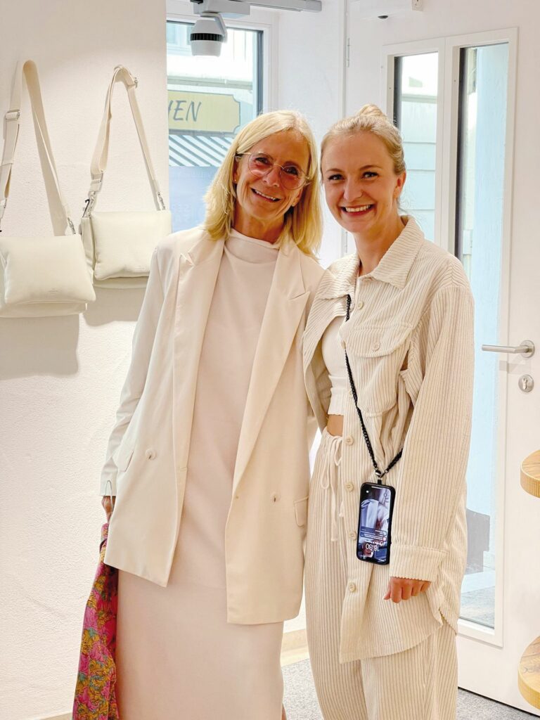 Auf einer Wellenlänge: Yvonne Würthner und ihre Tochter Gina Würthner ergänzen sich ideal. Kürzlich haben sie zusätzlich zu ihrem Hauptgeschäft noch eine Weinbar mit Concept Store eröffnet, wo sie Weine und Deko-Artikel verkaufen. (Foto: Das kleine Feine)
