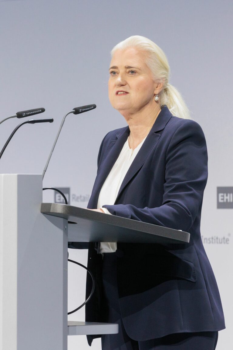 Angela Titzrath, Vorsitzende der Geschäftsführung der Hamburger Hafen und Logistik AG  (Foto: HKD/Jörg Sarbach)