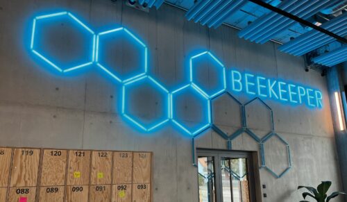 Beekeeper ist eine mobile Plattform, die die Kommunikation und Zusammenarbeit in Unternehmen verbessern will. (Foto: Beekeeper)