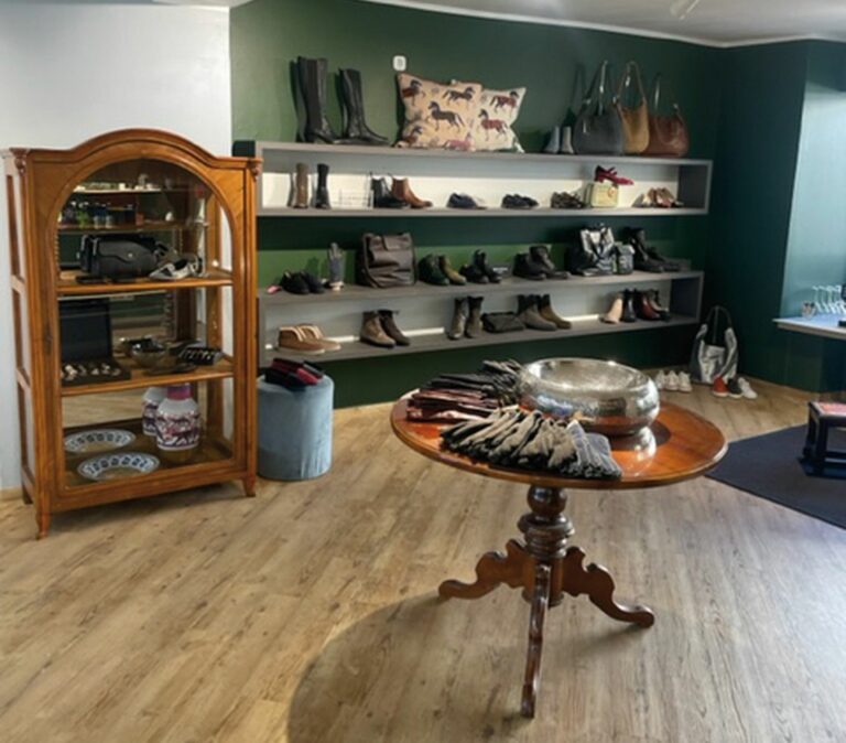 Edle Schuhe in feinem Ambiente – jetzt auch für die Kundinnen und Kunden am Tegernsee (Foto: Schuh Konzept)
