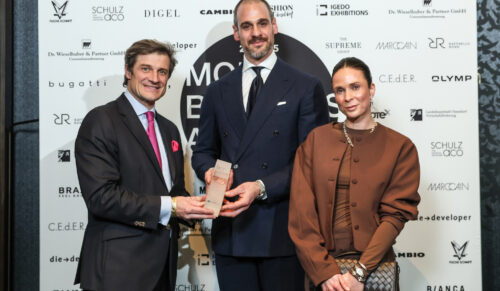 (v.l.n.r.) Christian Zaum, Beigeordneter in der Landeshauptstadt Düsseldorf, Clemens und Patricia Wirschke von C. Wirschke (Foto: Fashion Net)
