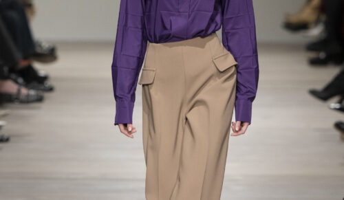 Klassische Styles für H/W 2025/26: Emilia Wickstead (Foto: Catwalkpix)