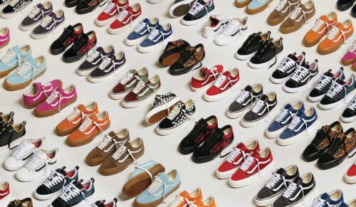 Vans interpretiert die Old Skool-Silhouette mit der Ästhetik von drei Musikepochen neu. (Foto: Vans)