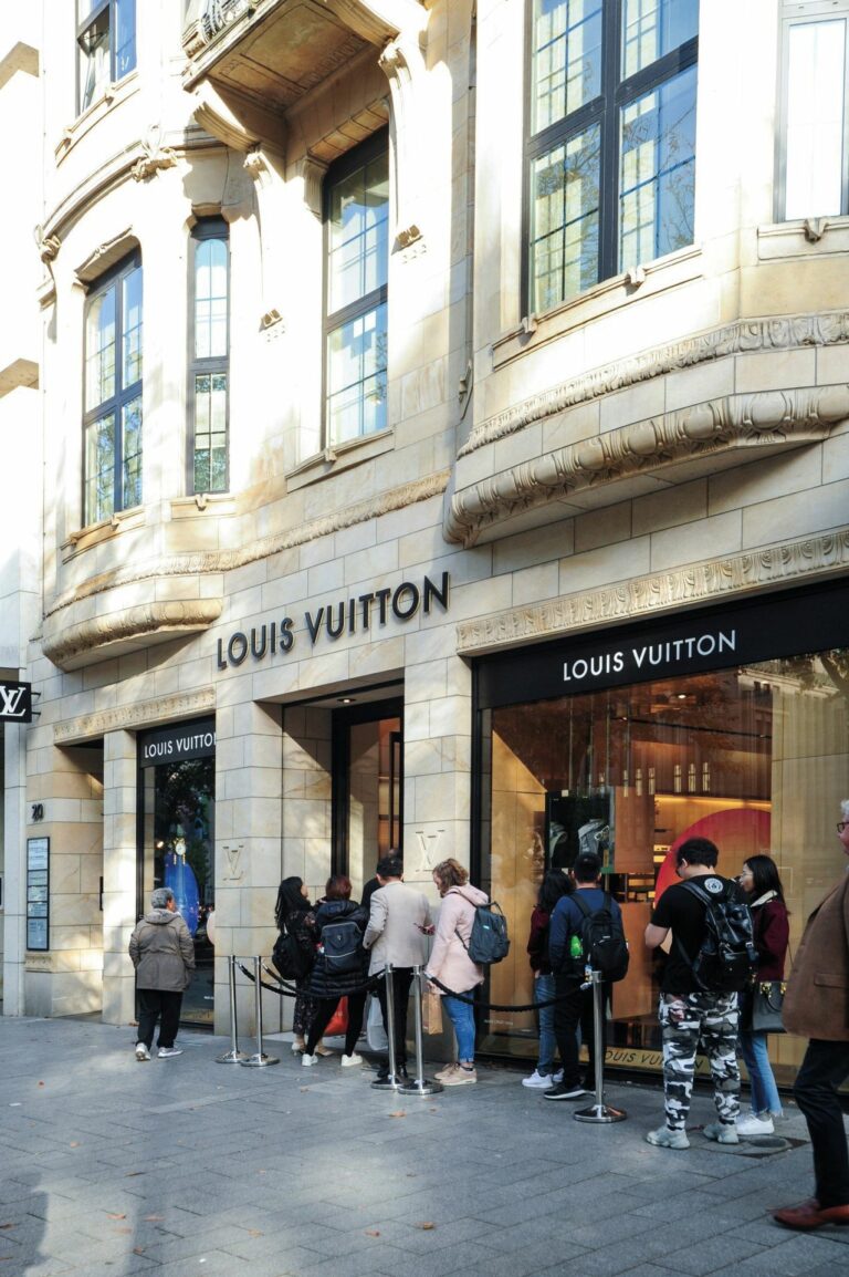 Andrang vor dem Louis Vuitton-Shop. (Foto: Düsseldorf Tourismus)