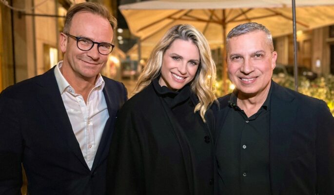 Von links: Jens Beining (CEO der Wortmann Gruppe), Moderatorin Michelle Hunziker, Fabio Lombardi (Sales Manager Italy Marco Tozzi) (Foto: Marco Tozzi)