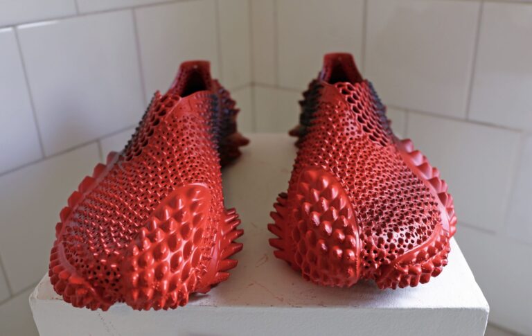 Für Puma gedruckte futuristische rote Sneaker von Aliveform (Foto: Redaktion)