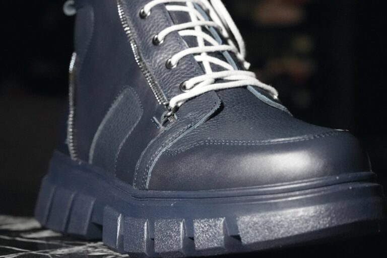 Die Lederalternative aus Resten der Teeproduktion soll auch für Schuhe verwendet werden. (Foto: Wastea)