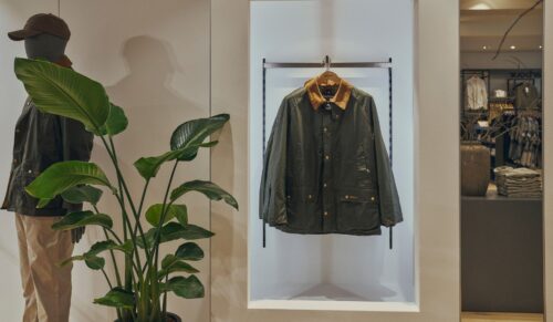 Die neue Barbour-Fläche im Stammhaus von Hirmer (Foto: Barbour/FakePR)
