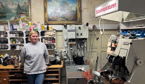 Karina Ranft hat sich mit der Schuhmacherwerkstatt Kapire selbstständig gemacht. (Foto: Redaktion)