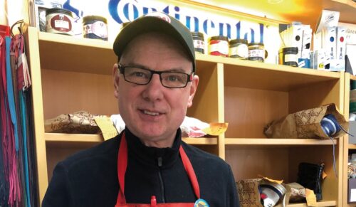Ralf Bienemann ist Schuhmachermeister mit Leib und Seele. (Foto: Redaktion)