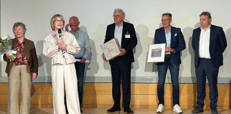 Bequemschuhpreis für Stüben Fuß & Schuh: (v.l.) Erika Stüben, Kirsten Graßmay, Georg Wessels, Michael Zoller, Uwe Decker, Thomas Bauerfeind (Foto: Redaktion)