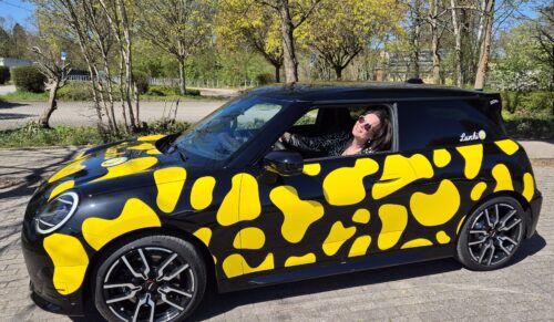 Schuhhändlerin Heike Laux fährt jetzt Lurchi-Mobil (Foto: Supremo)
