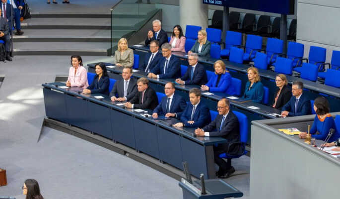 Die neu besetzte Regierungsbank im Deutschen Bundestag (Foto: Thomas Imo/Photothek/Bundestag)