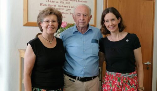 Ehepaar Johanna und Heinrich Pflanz mit der Tochter und Nachfolgerin Heidi Pflanz (Foto: Schuhhaus Planz)