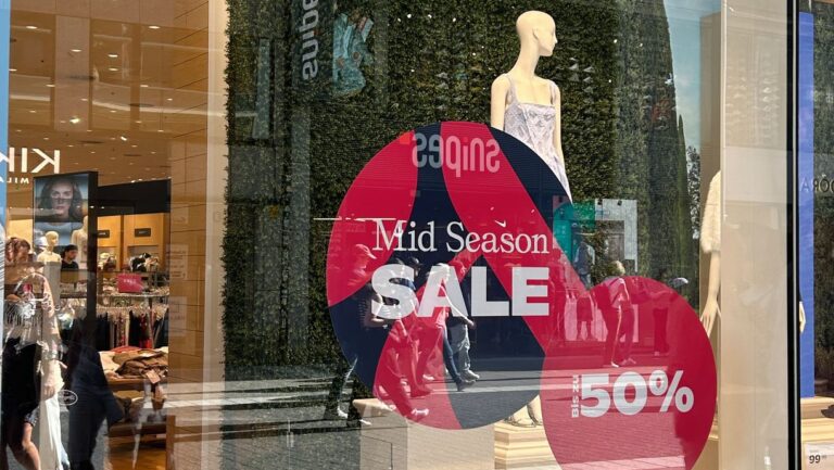 Einige Handelsunternehmen starten schon im Mai mit Sale-Aktionen. (Foto: Redaktion)