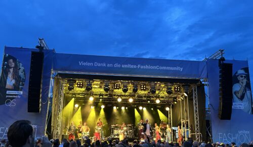 Heizte ordentlich ein: Jan Delay am Abend des ersten Messetages (Foto: Redaktion)
