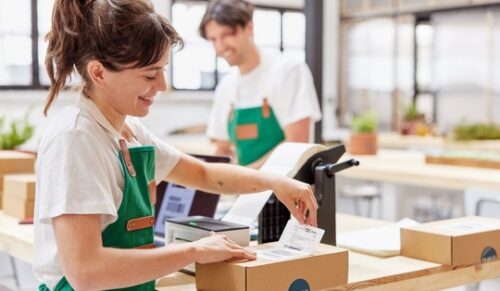 Die DHL-Group kooperiert mit Shopify (Foto: DHL)