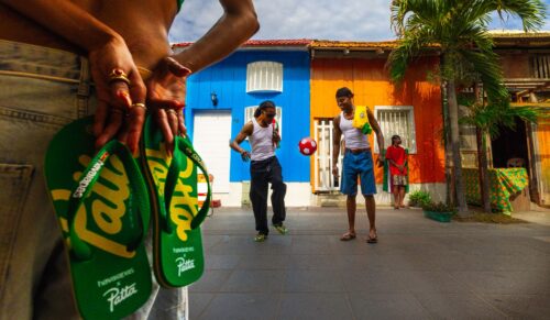Havaianas und Patta arbeiten für einen limitierten Zehentrenner zusammen. (Foto: Havaianas)