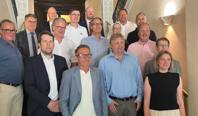 HDS/L-Vorstand und -Geschäftsführung (von links nach rechts und von unten nach oben): Ralph Rieker, Michael Huth, Carl-August Seibel, Thomas Bauerfeind, Josefine Jost, Manfred Junkert, Kai Moewes, Harald Riess, Christiane Brunk, Jan Oliver Nannen, Stefan Blöchinger, Achim Bruder, Manuel Pauser, Torben Schütz, Stefan Markert, Georg Picard (Foto: HDS/L)