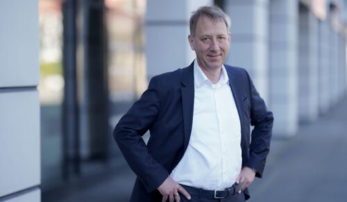IFH-Senior Consultant Hansjürgen Heinick ist einer der Autoren der Studie Branchenbericht Schuhe 2025. (Foto: IFH Köln)