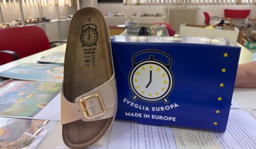 Modell der Kapselkollektion „Europa wach auf“ von Silver 1 (Foto: Redaktion)