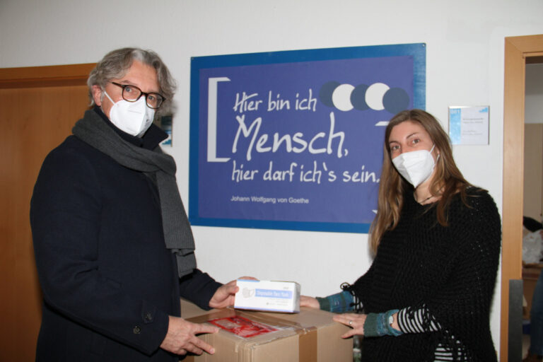 Spendenübergabe während der Corona Pandemie (2020) an die
Aufbaugilde Heilbronn. (Foto: SABU)