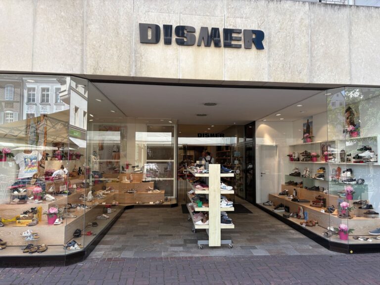 Das Schuhhaus Dismer führt in Moers ein höherwertiges Sortiment. (Foto: Redaktion)