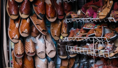 Sandalen des Anstoßes: Huarache-Modelle aus dem Süden Mexikos. (Foto: Adobe Stock)