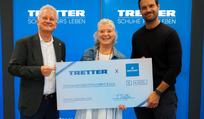 Thomas (li.) und Luca Tretter mit Schauspielerin Jutta Speidel (Foto: Tretter-Schuhe)