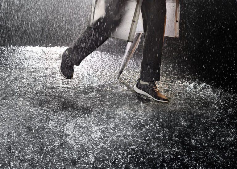 Durch nachhaltige Materialien und eine spezielle Konstruktion erzielt Allbirds Wasserdichtigkeit ohne PFAS. (Foto: Allbirds)
