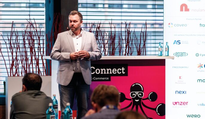 Falke-Head of E-Commerce Gaylord Eicker stellte auf der Konferenz EHI Connect in Düsseldorf die CRM-Strategie von Falke vor. (Foto: EHI)