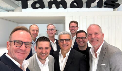 v.l.n.r.: Jens Beining (Chief Executive Officer), Tobias Seng (Chief Financial Officer), Matthias Rodemeier (Chief Product Officer), Ulrich Klüber (Chief Product Officer), Giovanni Lacatena (Chief Sales Officer), Nico Gold (Chief Sales Officer), Felix Schmalenberger (Member of the Board), Michael Romberg (Chief Production Officer) (Foto: Wortmann KG)