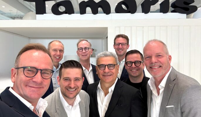 v.l.n.r.: Jens Beining (Chief Executive Officer), Tobias Seng (Chief Financial Officer), Matthias Rodemeier (Chief Product Officer), Ulrich Klüber (Chief Product Officer), Giovanni Lacatena (Chief Sales Officer), Nico Gold (Chief Sales Officer), Felix Schmalenberger (Member of the Board), Michael Romberg (Chief Production Officer) (Foto: Wortmann KG)