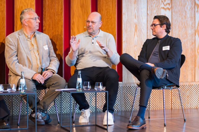Sönke Padberg (BTE), Michael Meurers (City-Kaufhaus Gaggenau) und Dr. Stefan Rassau (Ara Shoes GmbH) (Foto: BTE)
