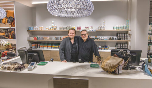 Maximilian und Roman Gugenberger in ihrer neuen Filiale in Wien (Foto: Regina Schuh)