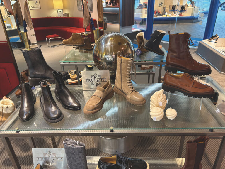 Das Schuhhaus Keller führt neben Outdoor auch rahmengenähte Herrenschuhe. (Foto: Redaktion)