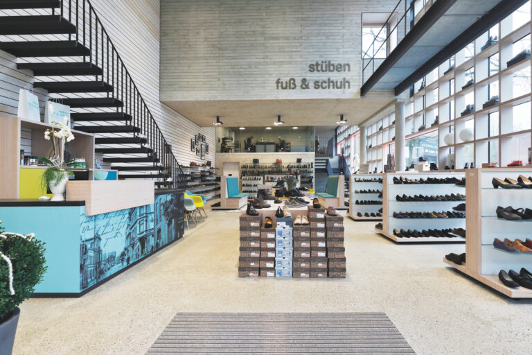 Das Geschäft des Familienunternehmens in Neumünster. (Foto: Thomas Berberich/Stüben Fuß und Schuh)