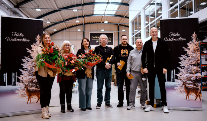 v. l. n. r.: Jana Wafzig, Isolde Resch, Janine Neukirch, Viktor Kunz, Falko Wallitt, Stefan Mayer sowie ganz rechts Jürgen Cölsch (geschäftsführender Gesellschafter) (Foto: Caprice)