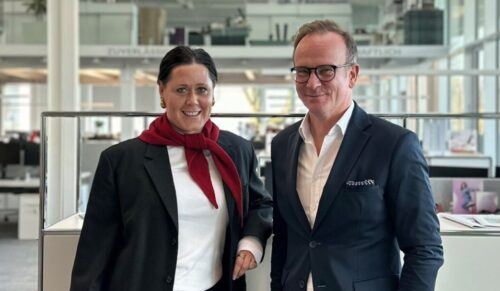 Cathleen Burghardt (Head of Marketing Tamaris) und Jens Beining (Geschäftsführender Gesellschafter und CEO der Wortmann Schuh-Holding KG) (Foto: Wortmann)