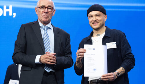Sebastian Warth und IHK-Präsident Peter Adrian (Foto: DIHK)