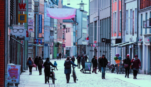 Einkaufsstraße (Foto: Adobe Stock)