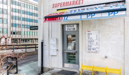 Freitag eröffnete eine Reparaturstation in Zürich. (Foto: Vivi Stucki)